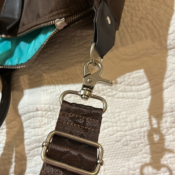 MoroccanOil tote with adjustable shoulder strap. - Picture 10 of 10